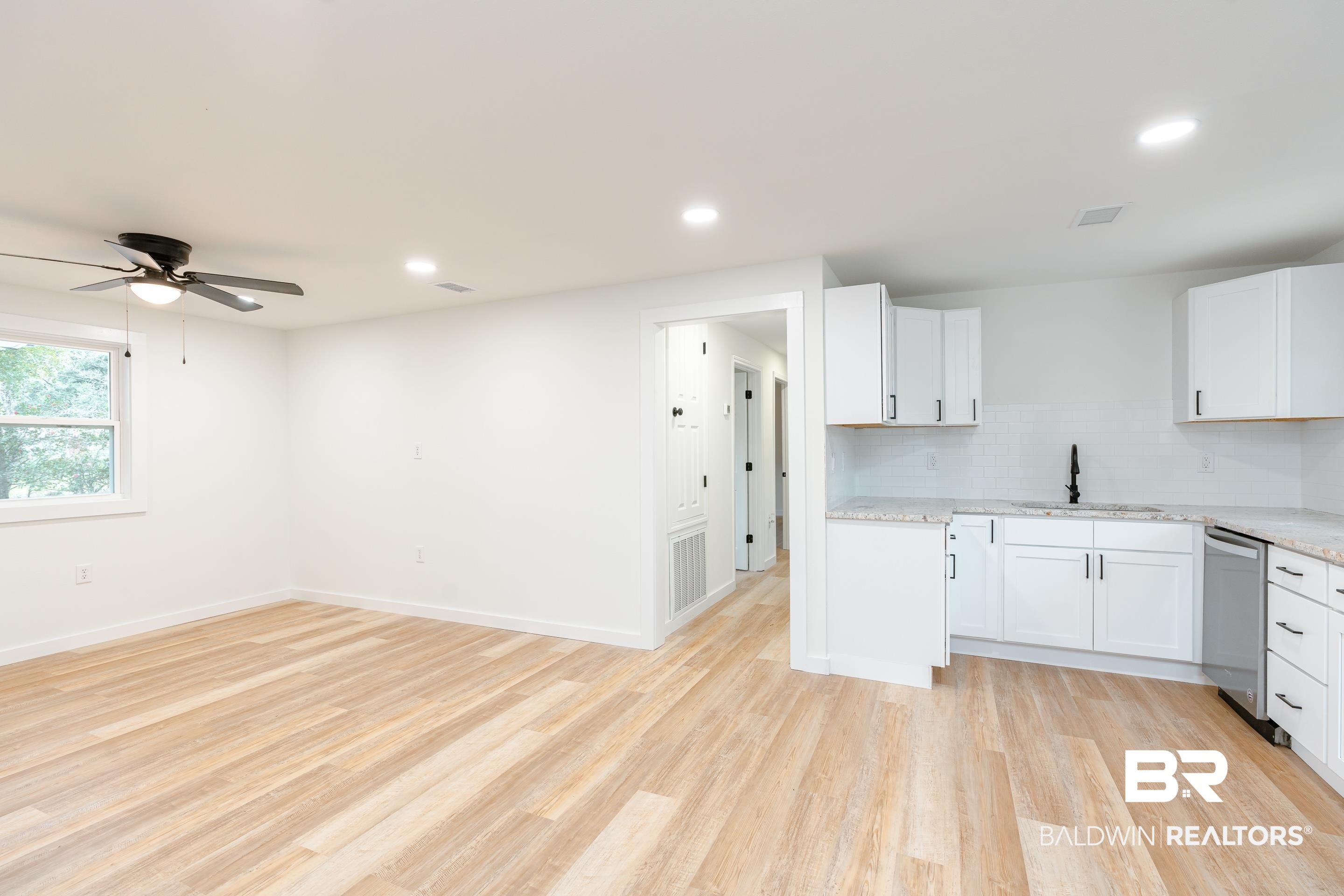 5201 Almeda Court Mobile, AL 36693 - Photo 5 of 25