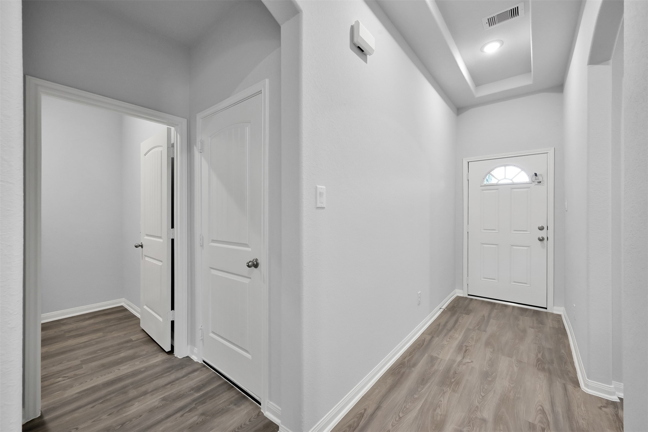 17620 Cedar Crest Drive Conroe, TX 77306 - Photo 8 of 15 a view of a hallway with wooden floor