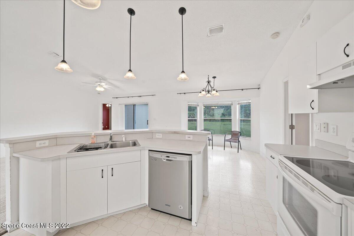 314 Gephart Street Southwest Palm Bay, FL 32908 - Photo 11 of 30 Kitchen 1