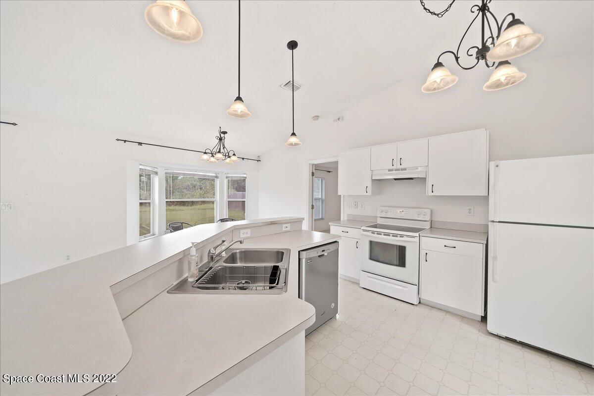 314 Gephart Street Southwest Palm Bay, FL 32908 - Photo 12 of 30 Kitchen 2