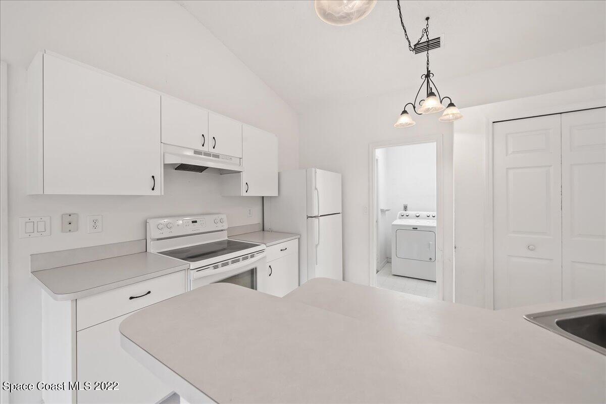 314 Gephart Street Southwest Palm Bay, FL 32908 - Photo 13 of 30 Kitchen 3