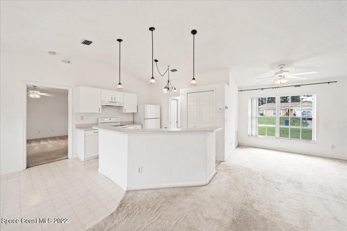 314 Gephart Street Southwest Palm Bay, FL 32908 - Photo 10 of 30 Breakfast Bar