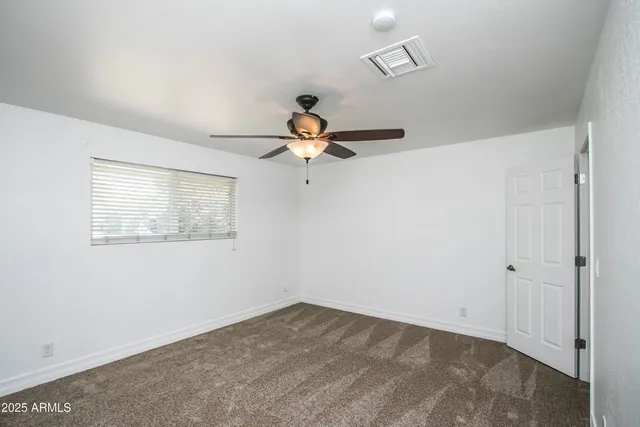 a view of empty room with window