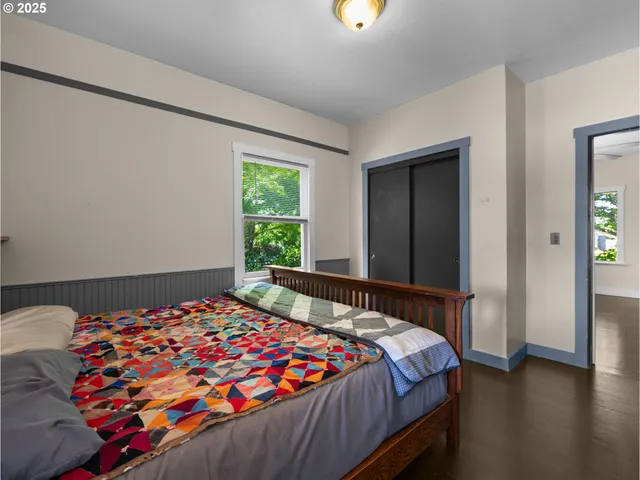 $379,900 | 682 South Settlemier Avenue, Woodburn, OR 97071