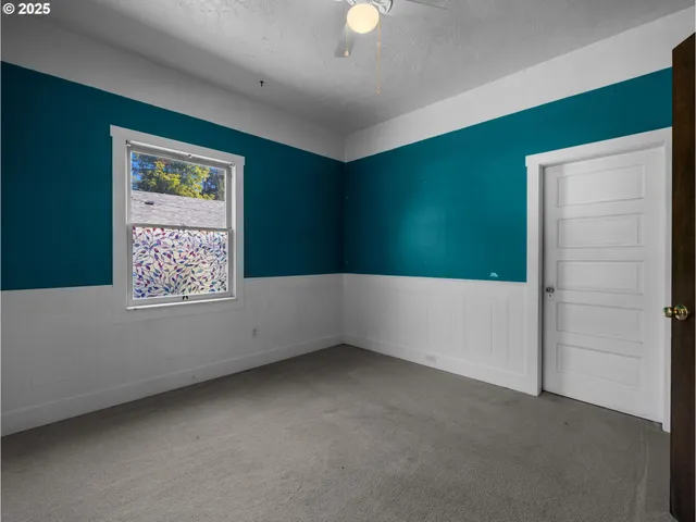 $379,900 | 682 South Settlemier Avenue, Woodburn, OR 97071