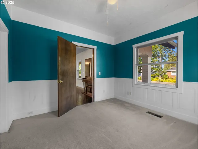 $379,900 | 682 South Settlemier Avenue, Woodburn, OR 97071