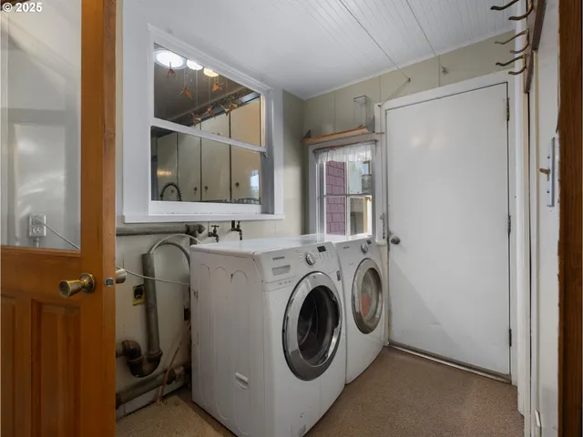 $379,900 | 682 South Settlemier Avenue, Woodburn, OR 97071