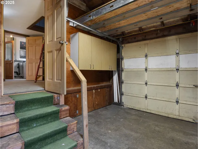 $379,900 | 682 South Settlemier Avenue, Woodburn, OR 97071