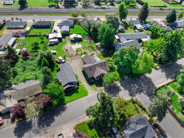 $379,900 | 682 South Settlemier Avenue, Woodburn, OR 97071