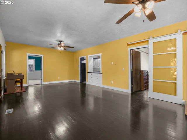 $379,900 | 682 South Settlemier Avenue, Woodburn, OR 97071