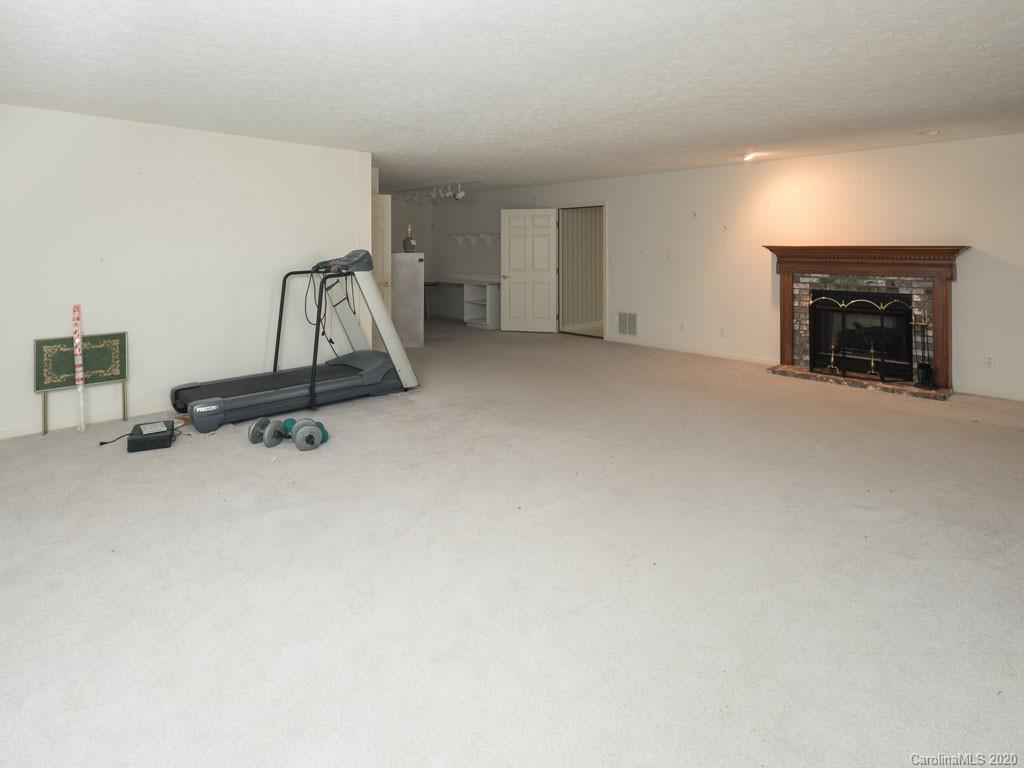 4 Riding Gate Road Hendersonville, NC 28791 - Photo 24 of 30 Gallery Image 24