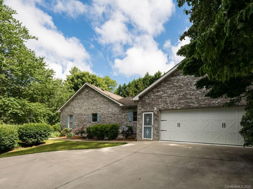 4 Riding Gate Road Hendersonville, NC 28791 - Photo 4 of 30 Gallery Image 4