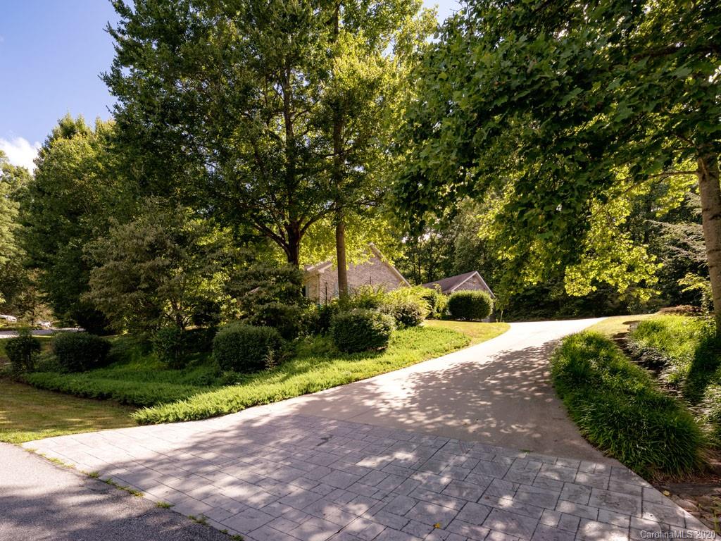 4 Riding Gate Road Hendersonville, NC 28791 - Photo 9 of 30 Gallery Image 9