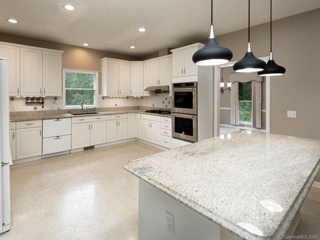 4 Riding Gate Road Hendersonville, NC 28791 - Photo 10 of 30 Gallery Image 10