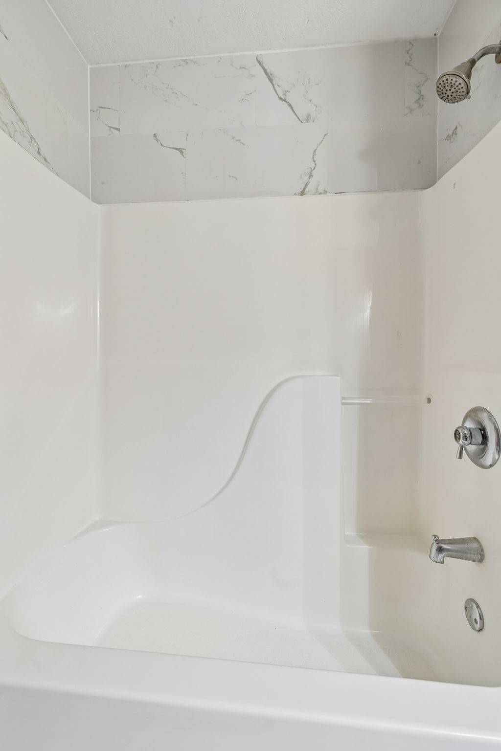 6701 McCormick Ridge Road Whitleyville, TN 38588 - Photo 37 of 63 a bathroom with a bathtub