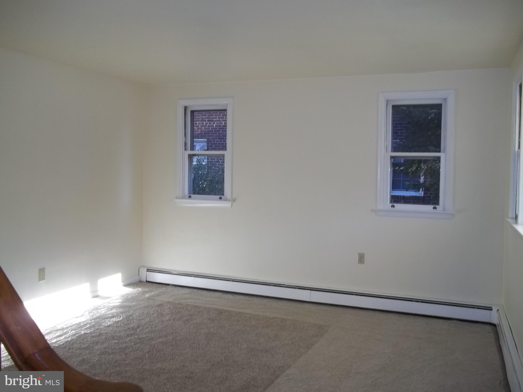 406 Fairview Road Woodlyn, PA 19094 - Photo 8 of 18 Living Room