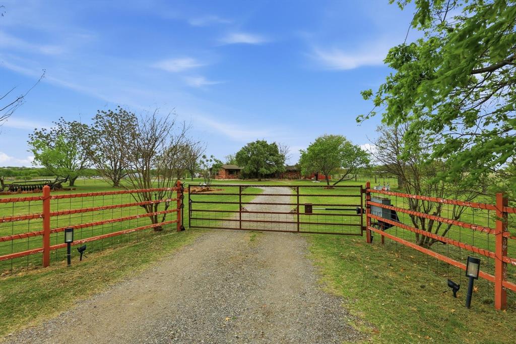 10965 Swafford Road Justin, TX 76247 - Photo 2 of 26 Entrance