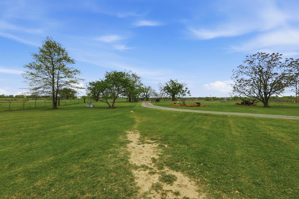 10965 Swafford Road Justin, TX 76247 - Photo 8 of 26 Driveway