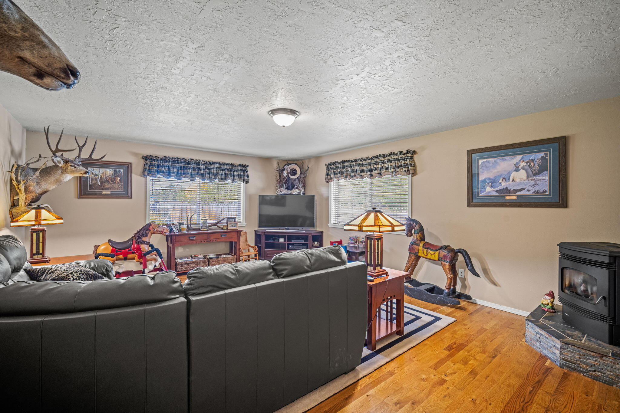 16255 Paulina View Road La Pine, OR 97739 - Photo 34 of 71 Family room