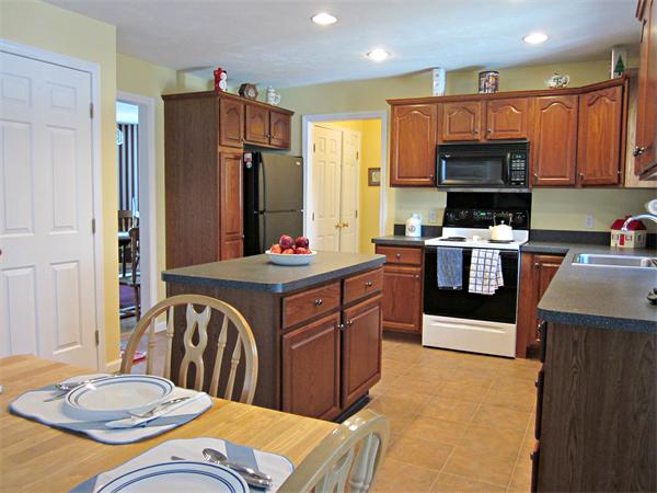 16 Anna Road Franklin, MA 02038 - Photo 3 of 22 Gallery Image 3