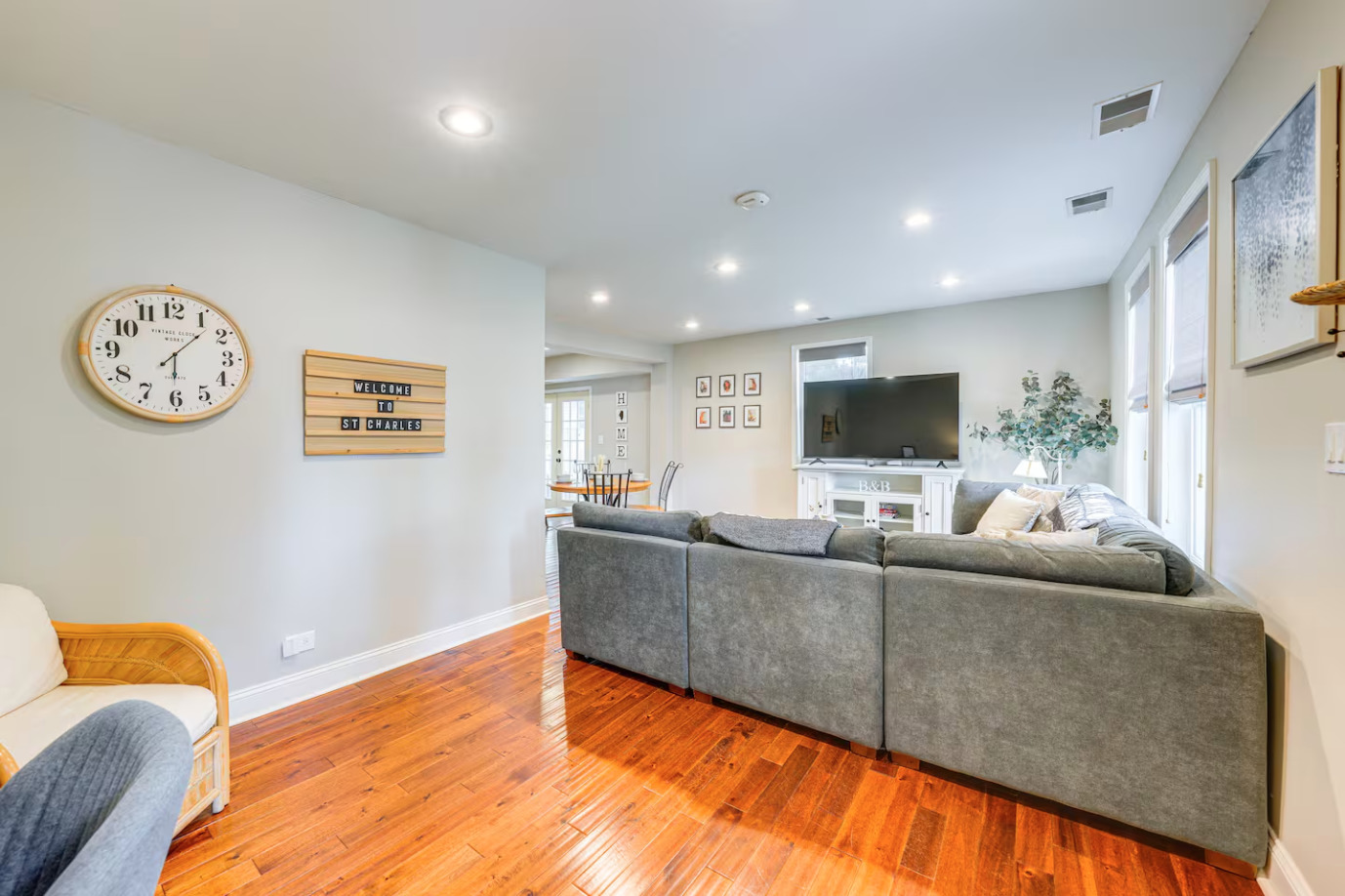 1518 Riverside Avenue St. Charles, IL 60174 - Photo 12 of 32 a living room with furniture and a flat screen tv