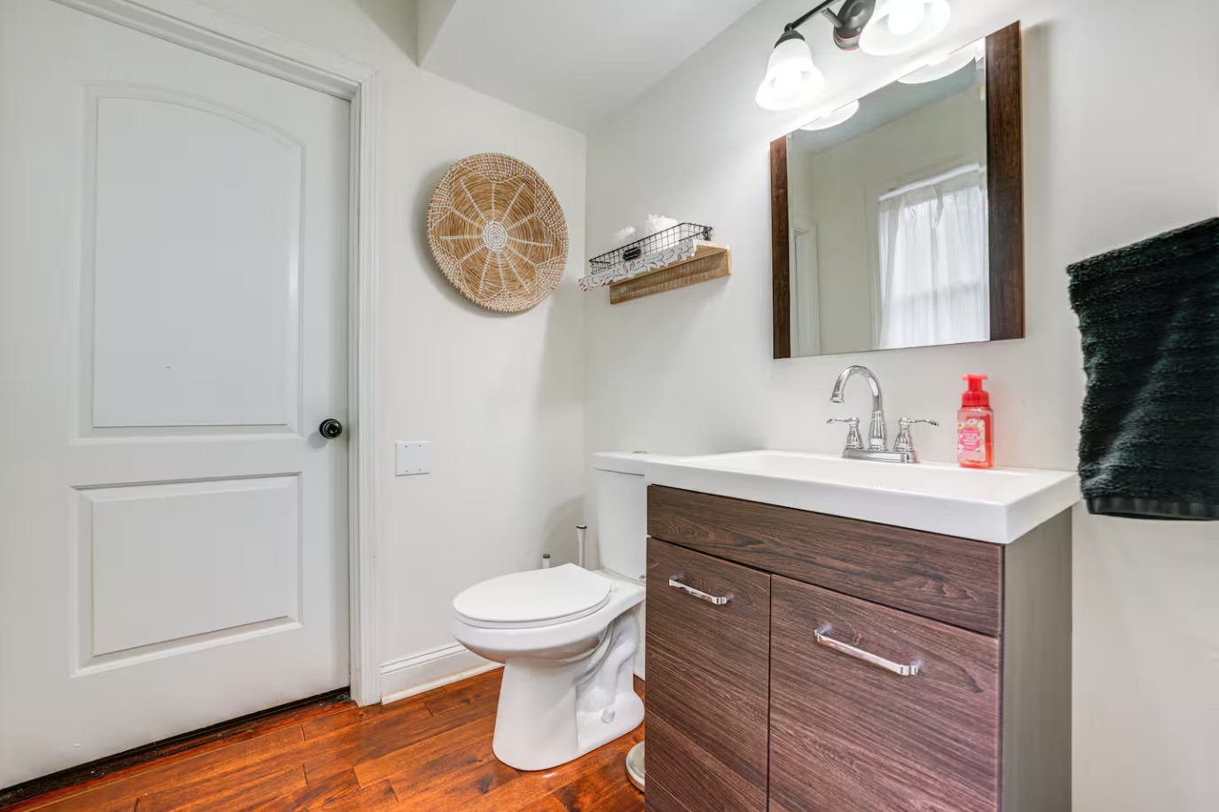 1518 Riverside Avenue St. Charles, IL 60174 - Photo 14 of 32 a bathroom with a toilet and a sink
