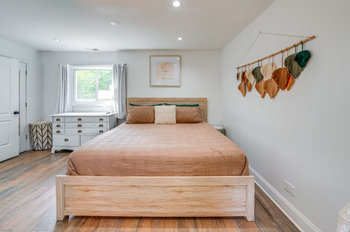 1518 Riverside Avenue St. Charles, IL 60174 - Photo 15 of 32 a bedroom with a bed and window