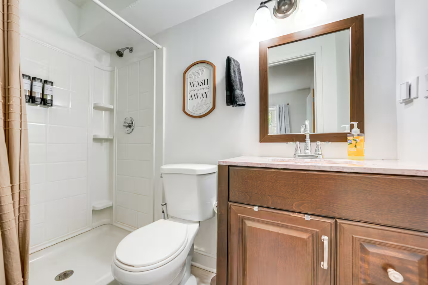 1518 Riverside Avenue St. Charles, IL 60174 - Photo 18 of 32 a bathroom with a toilet a sink and a mirror
