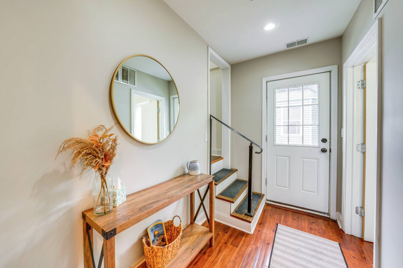 1518 Riverside Avenue St. Charles, IL 60174 - Photo 19 of 32 a view of a livingroom with furniture