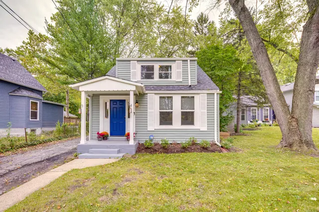 $2,750 | 1518 Riverside Avenue, St. Charles, IL 60174