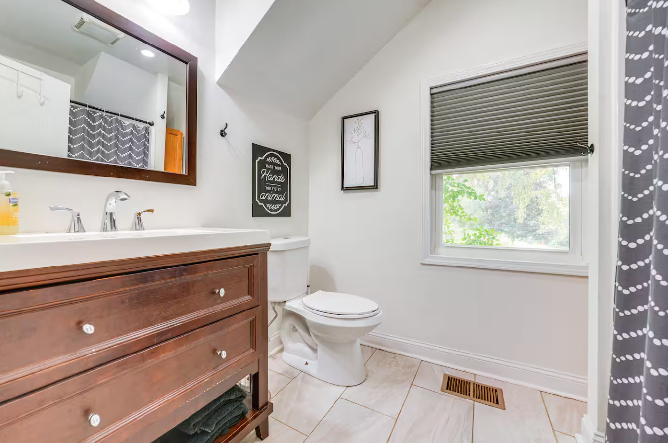 1518 Riverside Avenue St. Charles, IL 60174 - Photo 22 of 32 a bathroom with a toilet a sink and a window