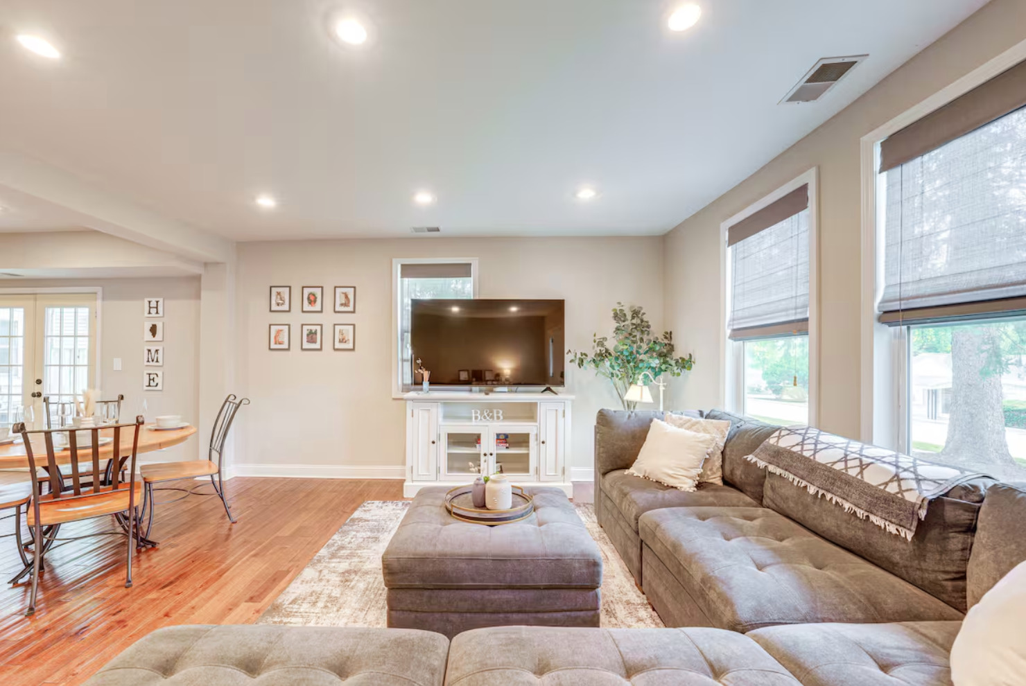 1518 Riverside Avenue St. Charles, IL 60174 - Photo 3 of 32 a living room with furniture and a flat screen tv