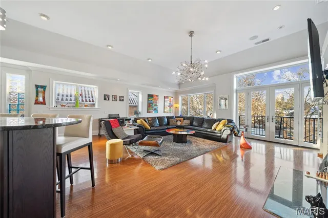 $799,000 | 7524 Cromwell Drive, Unit 3 PH, Clayton, MO 63105