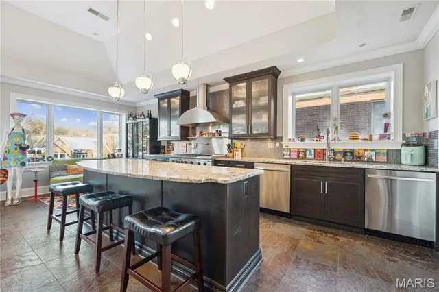 $799,000 | 7524 Cromwell Drive, Unit 3 PH, Clayton, MO 63105