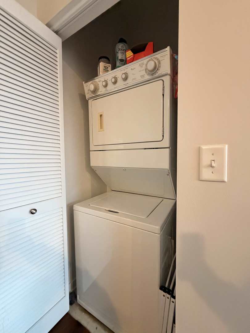1228 West Monroe Street, Unit 504 Chicago, IL 60607 - Photo 21 of 23 a utility room with dryer and washer
