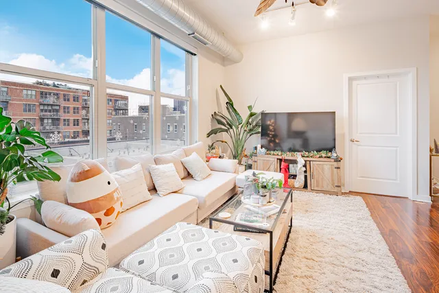 $480,000 | 1228 West Monroe Street, Unit 504, Chicago, IL 60607