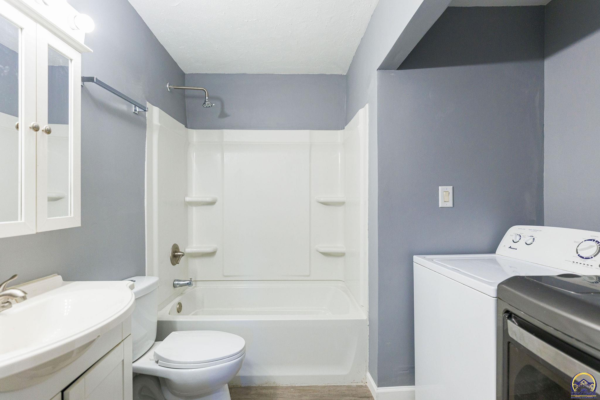 1207 Southwest Clontarf Street Topeka, KS 66611 - Photo 11 of 22