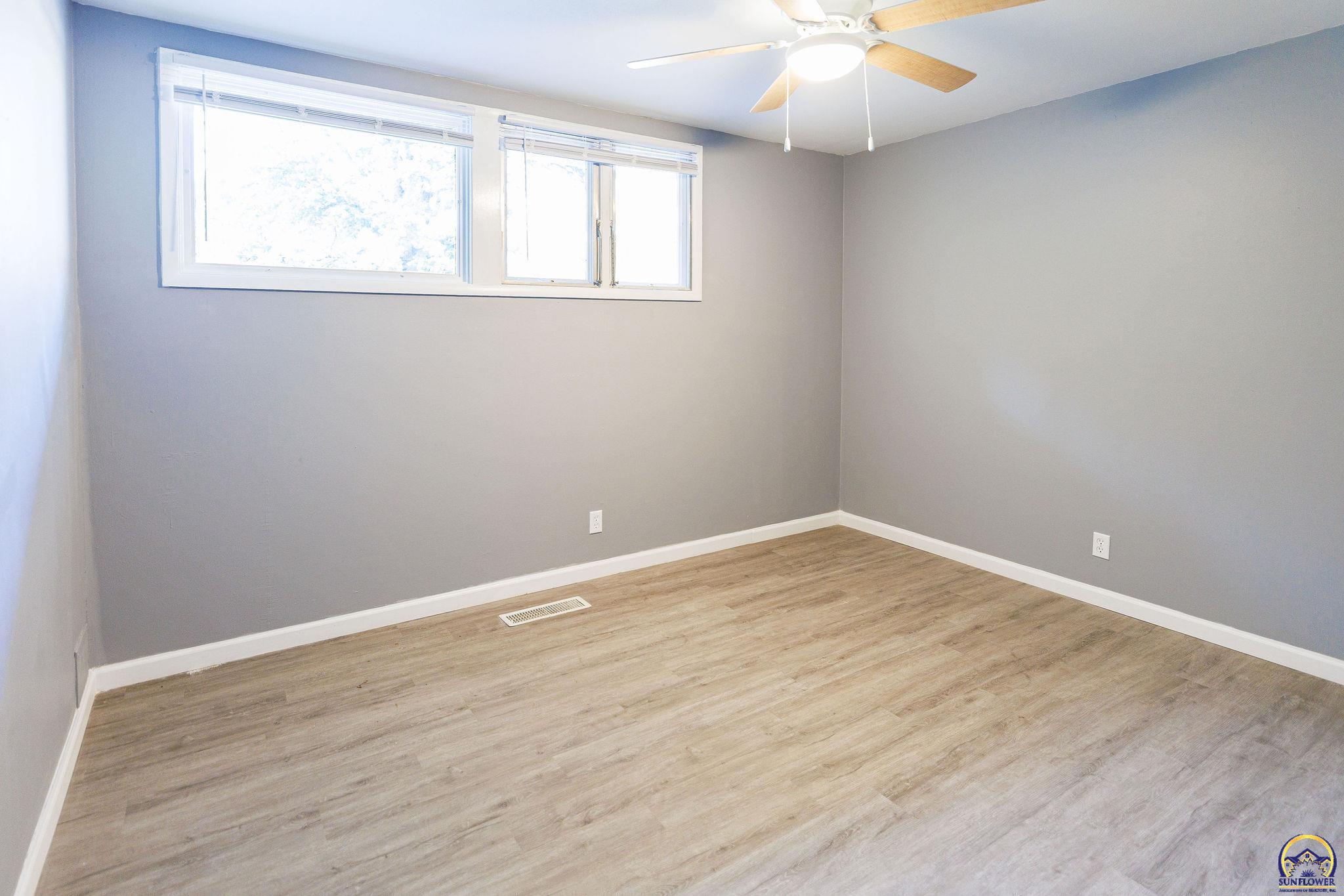 1207 Southwest Clontarf Street Topeka, KS 66611 - Photo 19 of 22