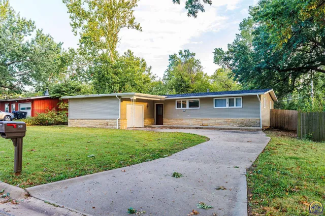 $155,000 | 1207 Southwest Clontarf Street, Topeka, KS 66611
