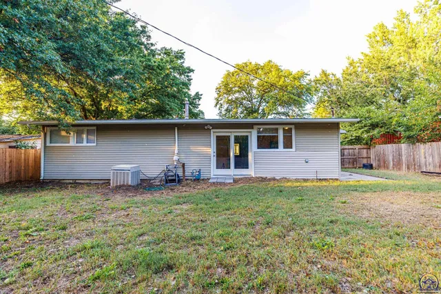 $155,000 | 1207 Southwest Clontarf Street, Topeka, KS 66611
