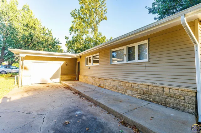 $155,000 | 1207 Southwest Clontarf Street, Topeka, KS 66611