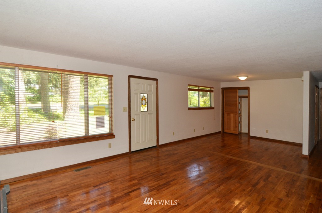 20411 Southeast 157th Street Renton, WA 98059 - Photo 2 of 10 Gallery Image 2