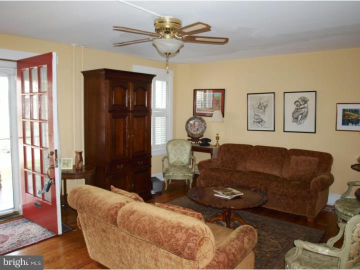 235 Rector Street Philadelphia, PA 19128 - Photo 8 of 23 Living Room