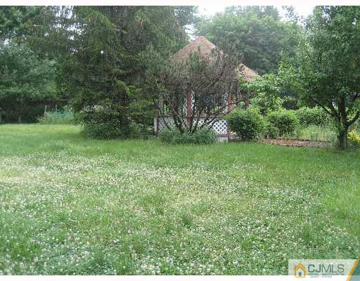 9 University Road East Brunswick, NJ 08816 - Photo 5 of 8 Gallery Image 5