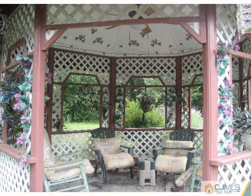 9 University Road East Brunswick, NJ 08816 - Photo 6 of 8 Gallery Image 6