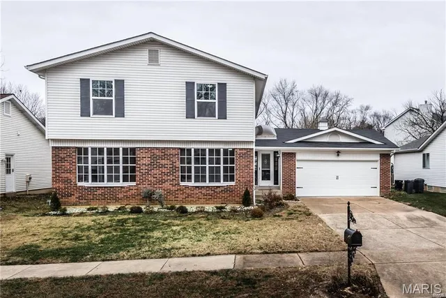 $2,750 | 1369 Nykiel Court, Ballwin, MO 63011