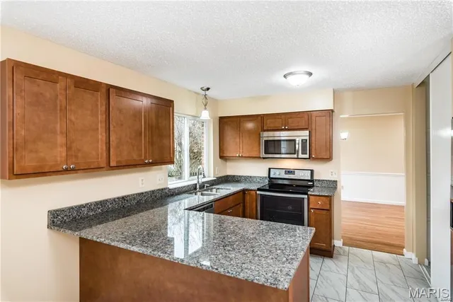 $2,750 | 1369 Nykiel Court, Ballwin, MO 63011