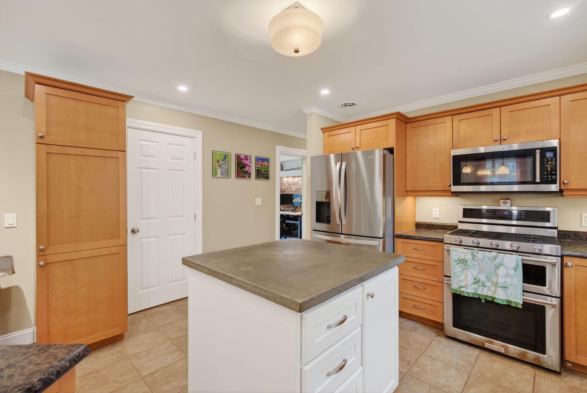 110 Gordon Farms Road Gorham, ME 04038 - Photo 9 of 75 42_DSC01085