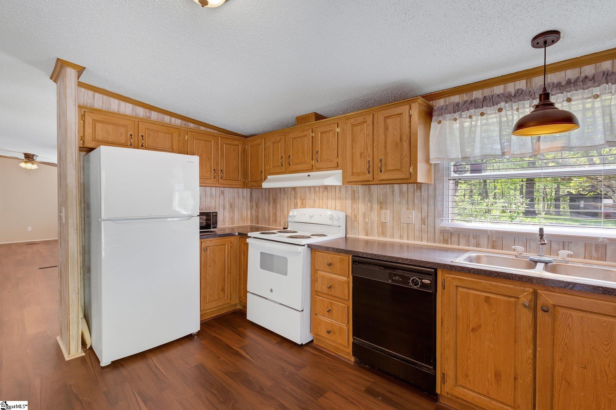 3107 State Park Road Greenville, SC 29609 - Photo 7 of 35
