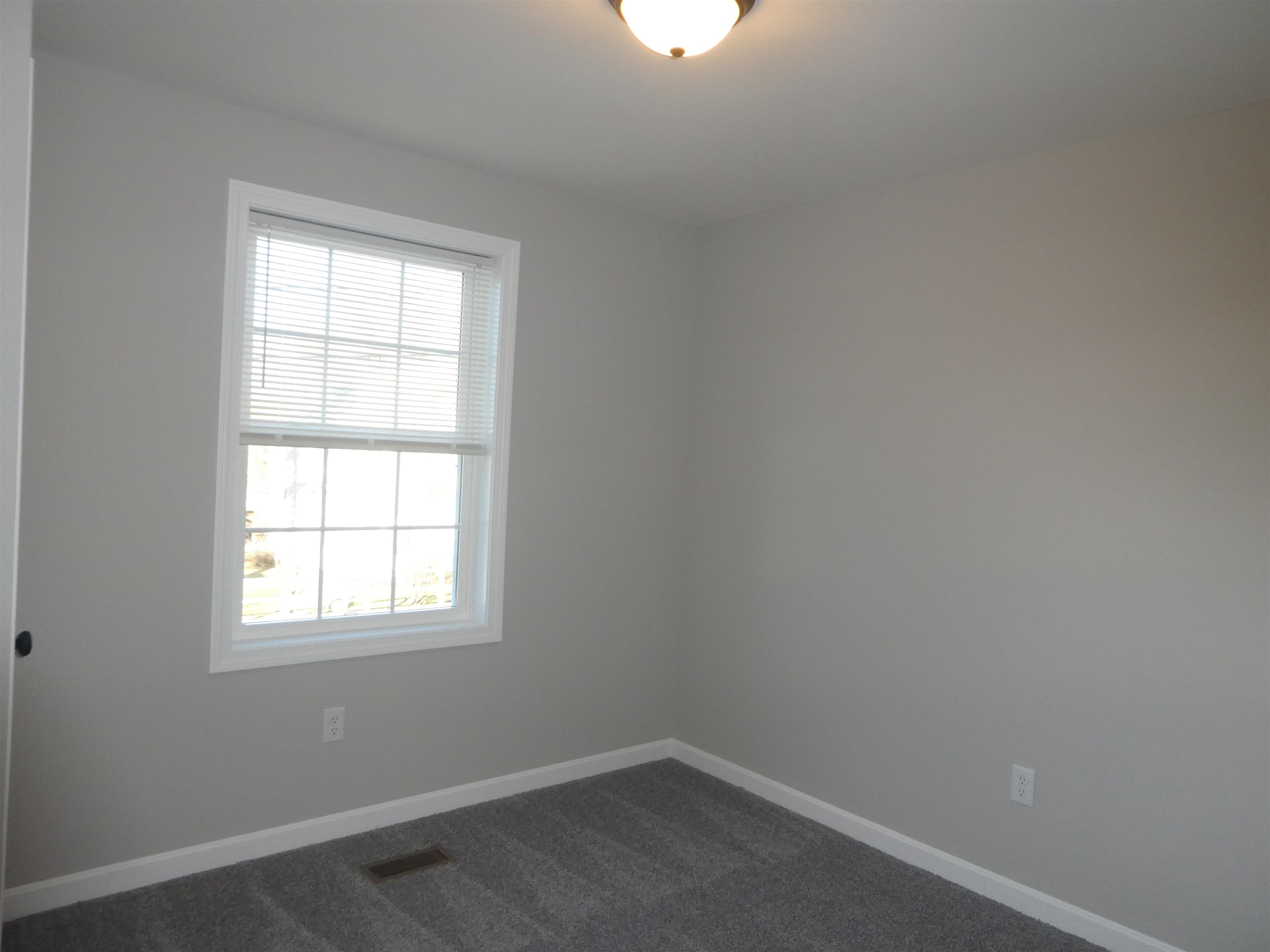 106 West Hillcrest Avenue Manchester, NH 03103 - Photo 15 of 24